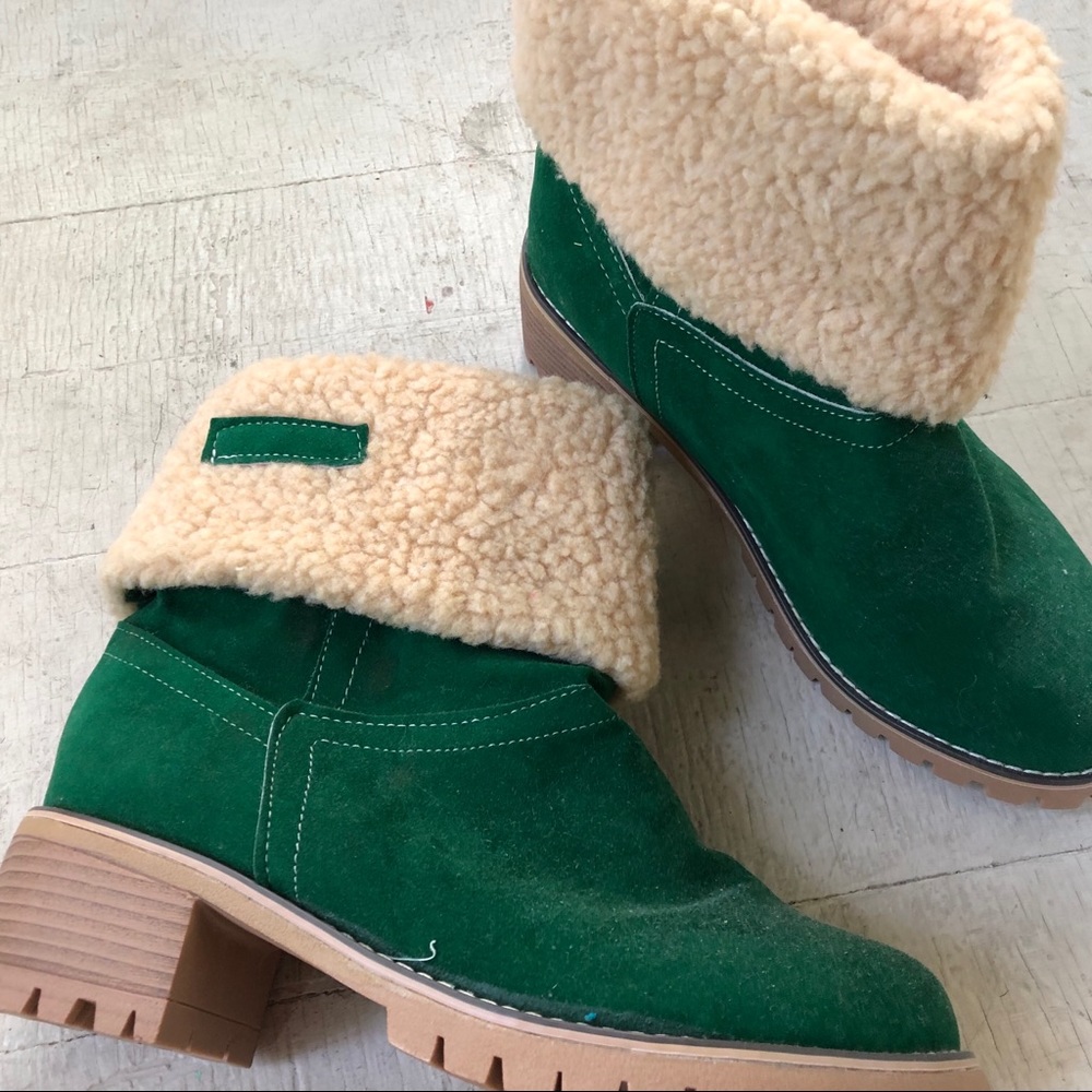 Green suede boots with wool lining